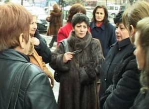 Protests in front of government