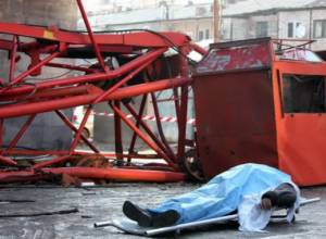 Crane collapses in Yerevan killing hoister