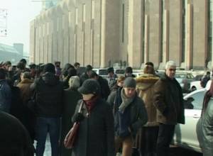 Open-air vendors to start sit-down strikes