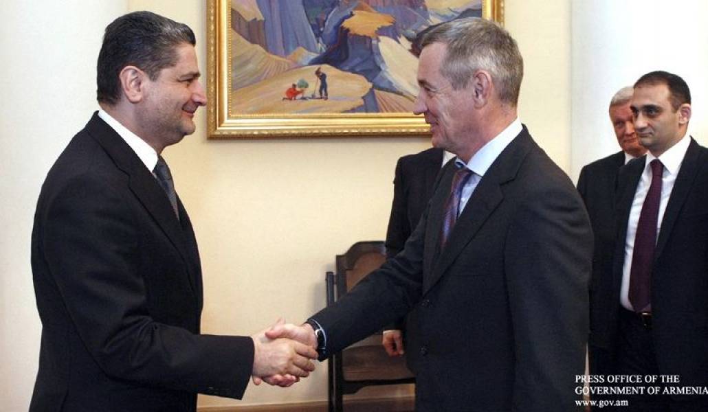 983376e3b0a2fa77777c7457fb2b17b2