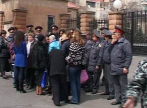 Demonstrators went to HHK office