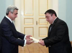 Georgia’s Ambassador presents credentials to Serzh Sargsyan