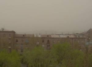 Smog or desert winds? Yerevan lies in yellow dust