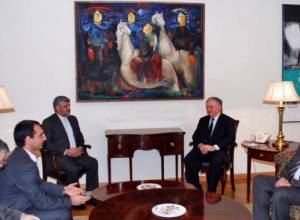 Armenian FM receives Iranian president’s Envoy