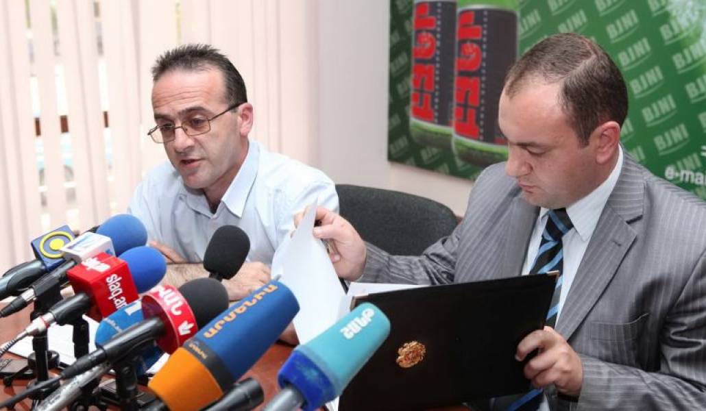 90021a832b1543df6003b62d7db0defc