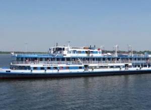 Rescuers continue scouring River Volga in search of more survivors