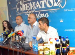 Armenian dolma and apricot