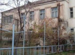 Children skate on asphalt