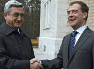 Serzh Sargsyan awards Dmitry Medvedev