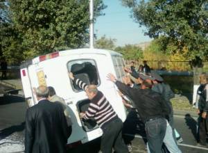 Five hospitalized as taxi turns over in Yerevan