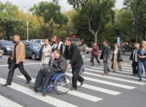 Campaign participants hand letter to Yerevan Mayor