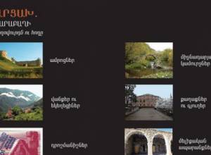 Ambassador presents his photographs