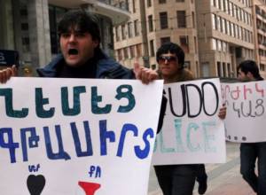 Flashmob: “Don’t be silent when they silence you”