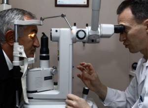 Orange distributes glasses