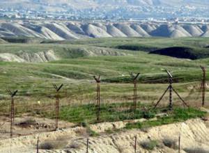 Cross border by foot