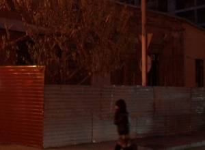 Human “wall” against structures