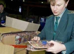 Be careful: the toys are fake