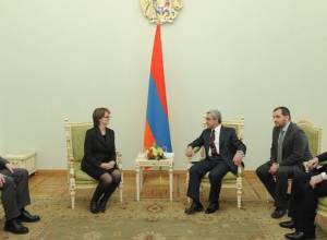 Ambassadors present credentials