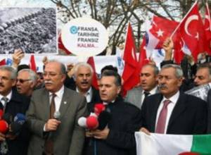 Turks holding demonstration in Paris