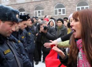 Police chase away protesters