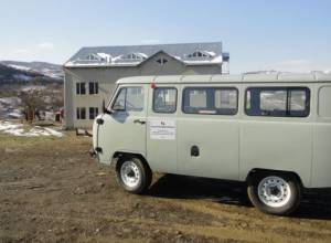 Anonymous donor gives minibus to Artsakh village school