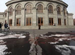 Liberty Square cracked after snowfall