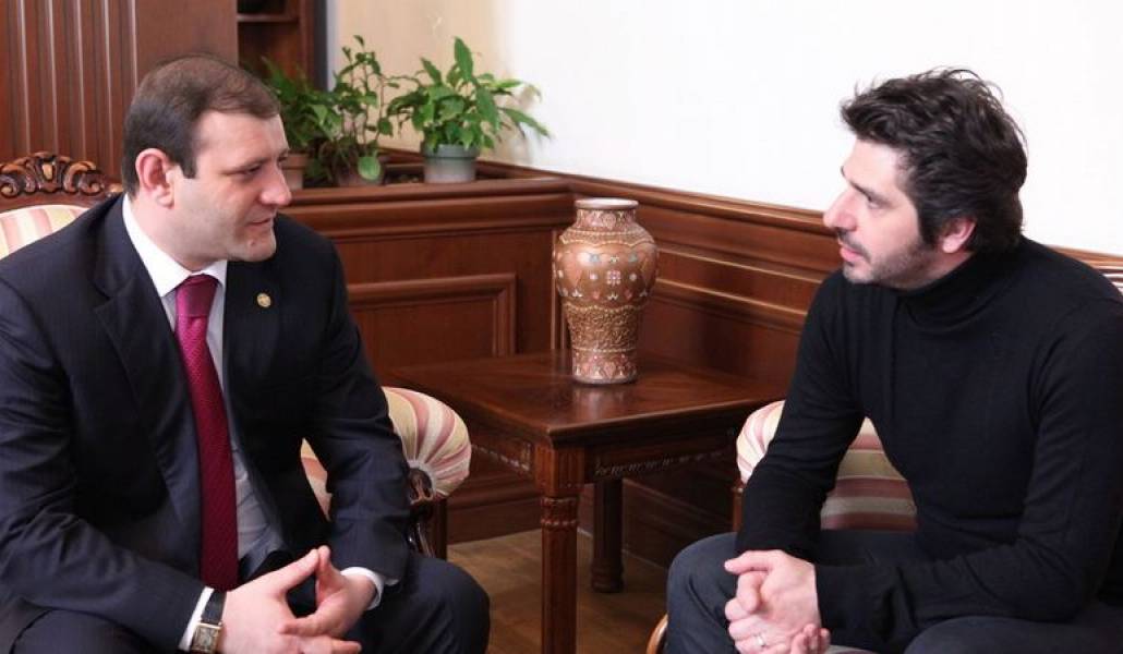 0637c7ed2bf8dfa4fb1ddc3d81378199