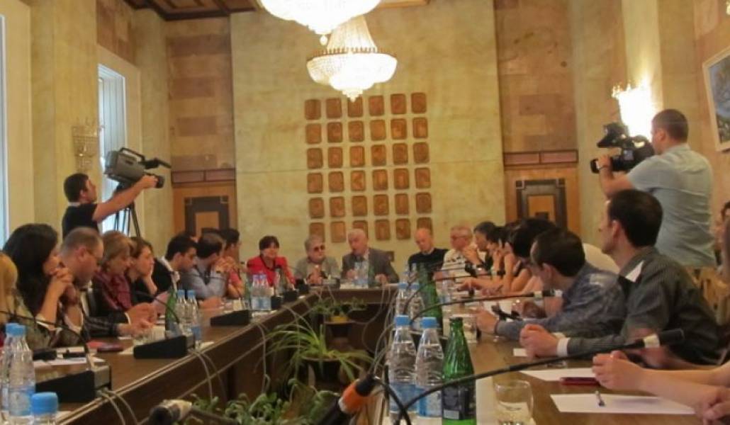 fcaa0f769b22e7aabea3170131f72081