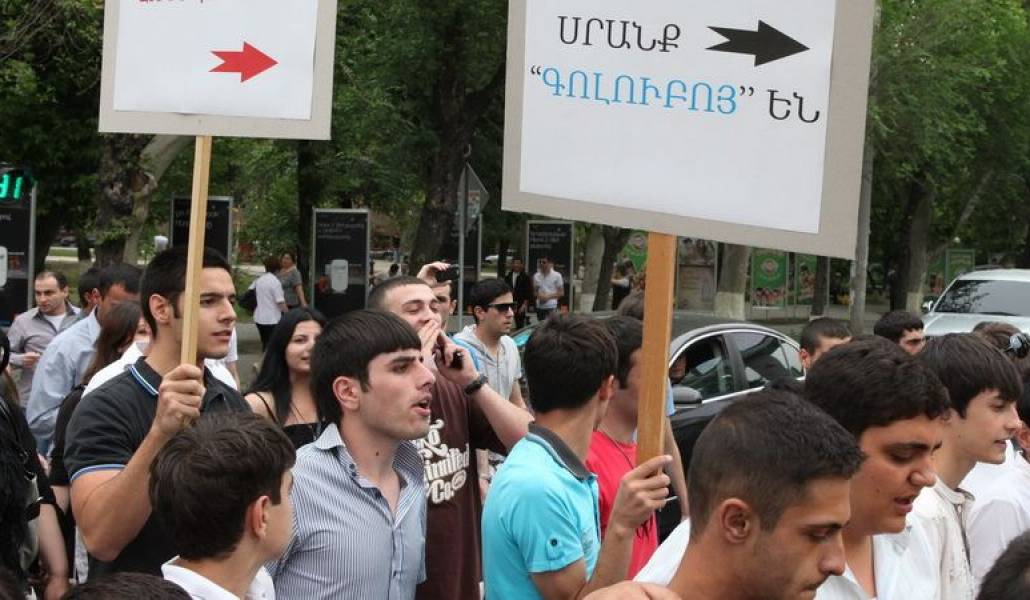 90d0a01333724f1d0b79ce220f79946b