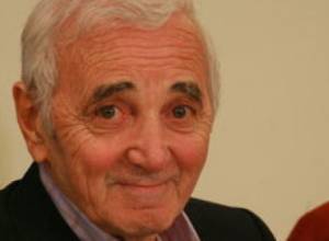 Charles Aznavour, UN official discuss refugee issues
