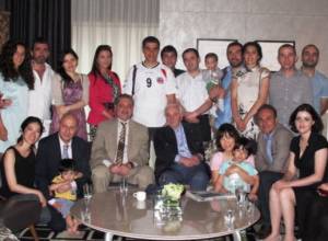 Charles Aznavour meets with Armenians of Shanghai
