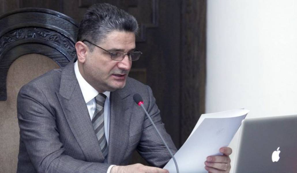 c03e8498f735fef09c70c5dfa628ece8