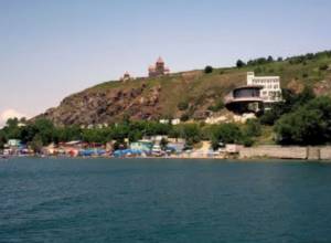Motorboat flips over in Lake Sevan