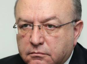 Minister chairs consultation