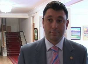 E. Sharmazanov: “Be seated and keep silent, boy”