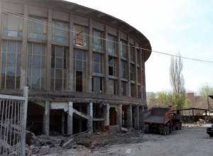 Citizen tries to prevent explosion of circus