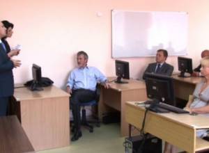 Ambassadors lay wreath