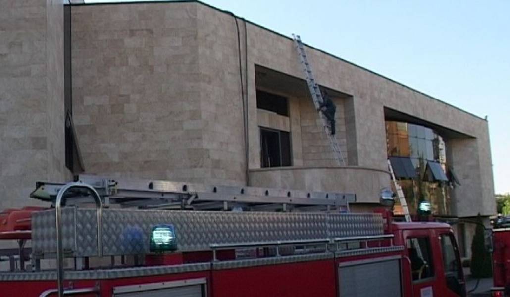 81de2abee7a93597ec072f5904585c08