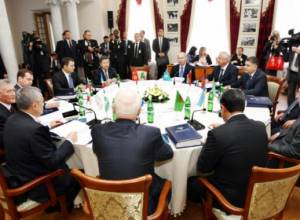 Armenian PM attends Yalta-hosted CIS session