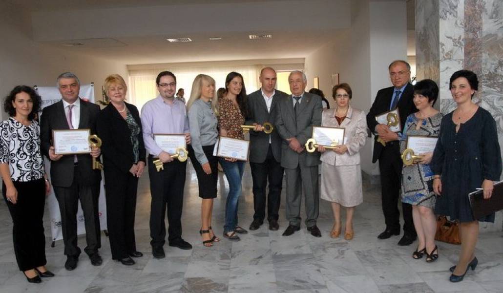 f40371adccbfd65ed0e9ffc65d8f0219