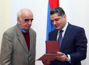 Armenian PM awards film director Artavazd Peleshyan