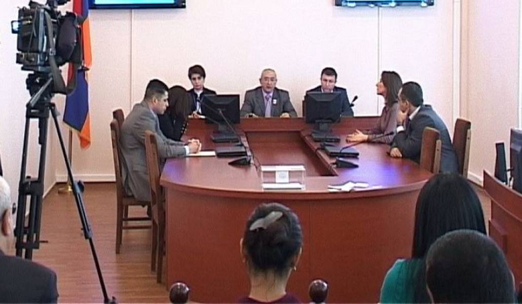 7db9e100f86f5bd6d51a19ea6c2c0ed5