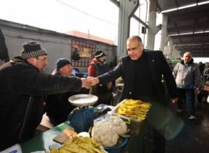 Raffi Hovhannisian did not miss any shop