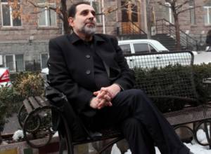 Aram Harutyunyan walked around Christmas tree all night