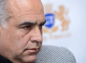 Raffi Hovannisian comforts Serzh Sargsyan