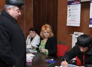 Observers' freedom of movement restricted