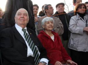 Richard Hovannisian thanks people