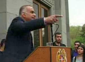 Raffi started to walk around