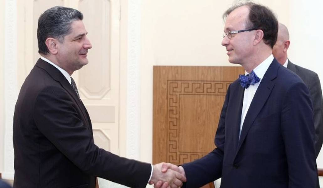 e1995e6707768198ab2dc215bc0264d5