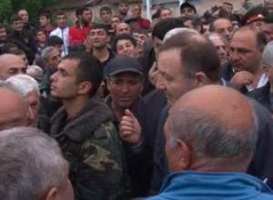 Villagers of hail-stricken communities closed road